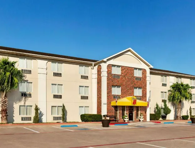 Super 8 by Wyndham Waco University Area hotel detail image 1