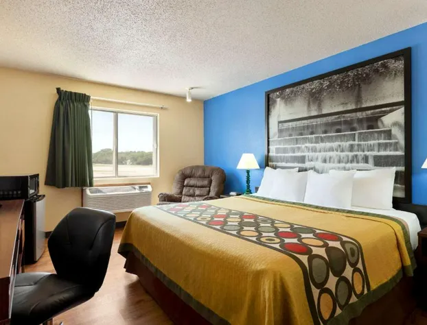 Super 8 by Wyndham Waco University Area hotel detail image 4
