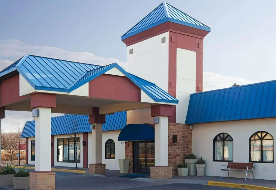 Norwood Inn & Suites Eagan hotel hero