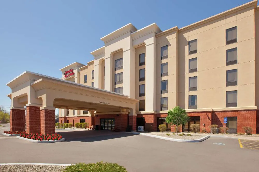 Hampton Inn & Suites Plattsburgh hotel hero