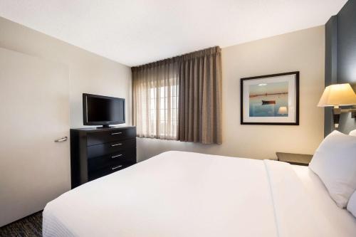 Sonesta Simply Suites Baltimore BWI Airport hotel detail image 2