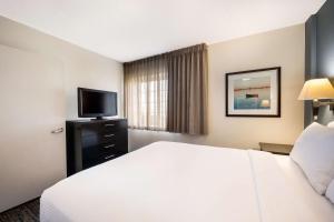Sonesta Simply Suites Baltimore BWI Airport hotel detail image 3