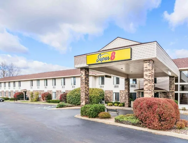 Super 8 by Wyndham Wausau hotel detail image 1