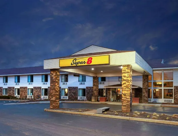Super 8 by Wyndham Wausau hotel detail image 1