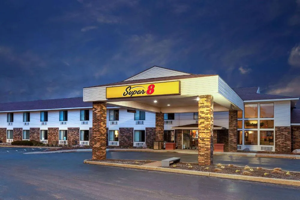Super 8 by Wyndham Wausau hotel hero