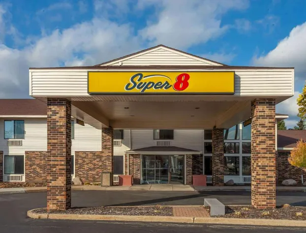 Super 8 by Wyndham Wausau hotel detail image 1
