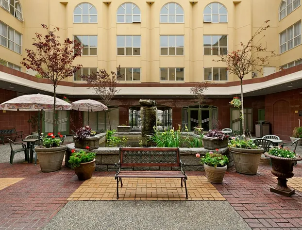 Harrison Lake Hotel hotel detail image 3