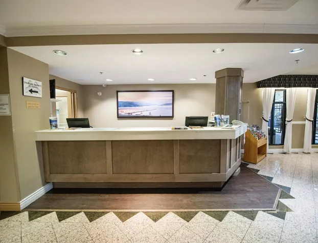 Harrison Lake Hotel hotel detail image 4