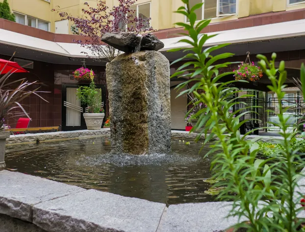 Harrison Lake Hotel hotel detail image 2