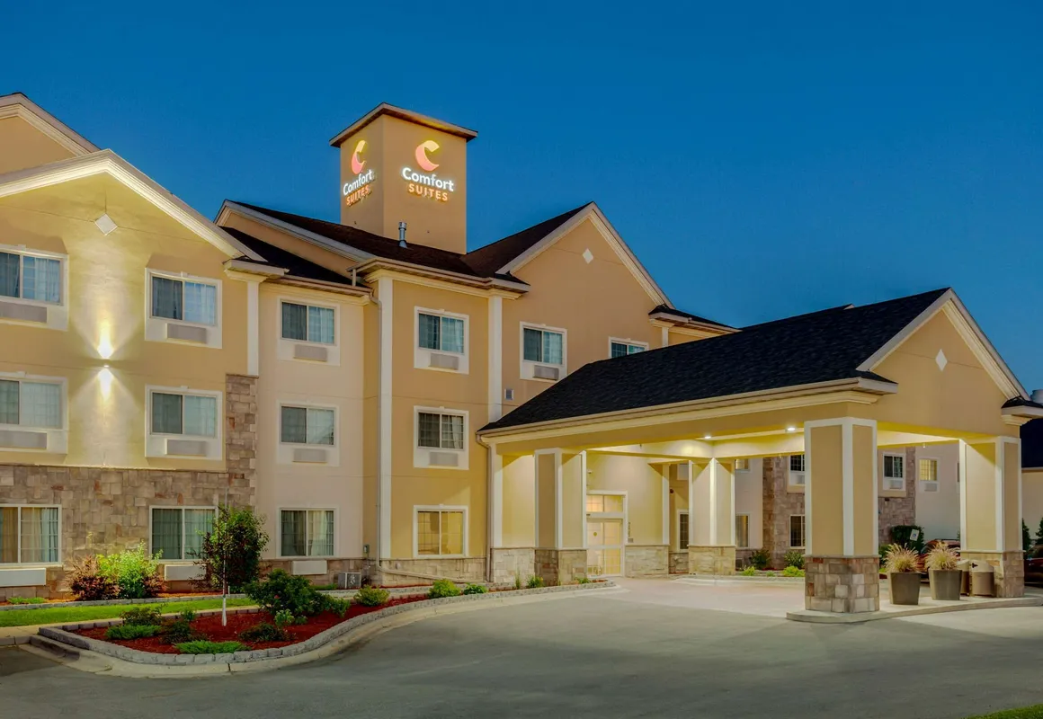 Comfort Suites Johnson Creek Conference Center hotel hero