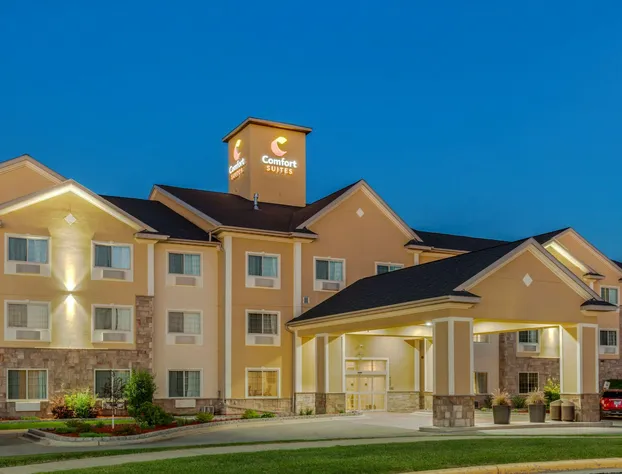 Comfort Suites Johnson Creek Conference Center hotel detail image 1