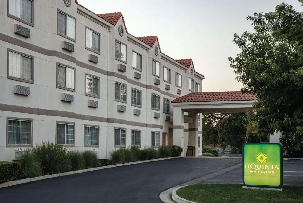 La Quinta Inn & Suites by Wyndham Davis hotel hero