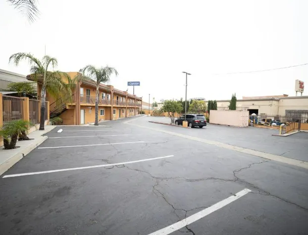 Express Inn & Suites hotel detail image 1