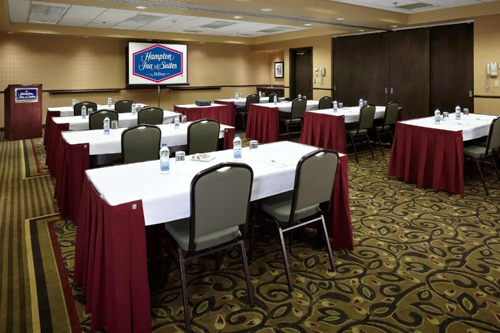 Hampton Inn & Suites by Hilton Montreal-Dorval hotel hero