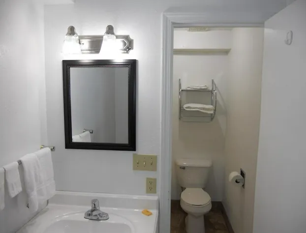 Knights Inn Harrisonville hotel detail image 3