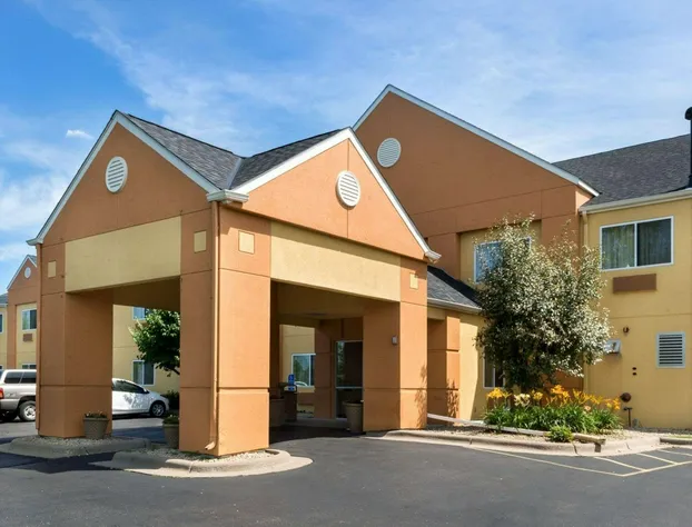 Quality Inn Lakeville North hotel detail image 1