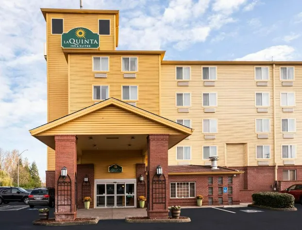 La Quinta Inn & Suites by Wyndham Portland Airport hotel detail image 1