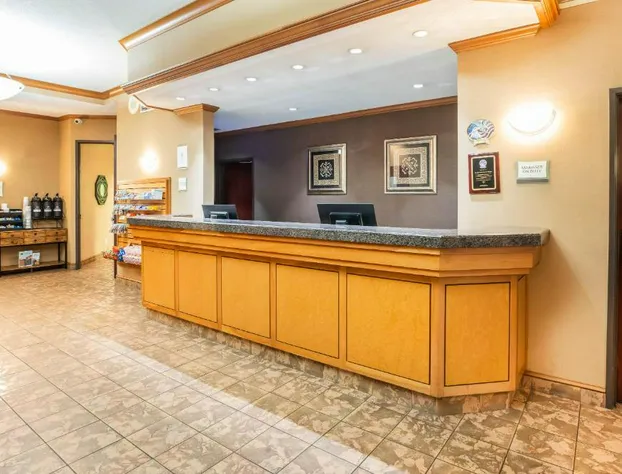 La Quinta Inn & Suites by Wyndham Portland Airport hotel detail image 4