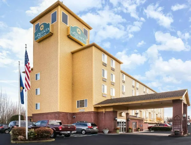 La Quinta Inn & Suites by Wyndham Portland Airport hotel detail image 2