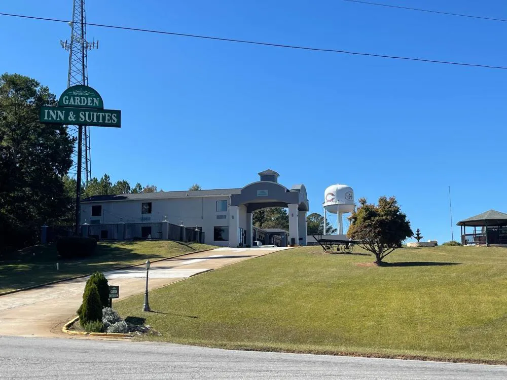 Garden Inn & Suites hotel hero