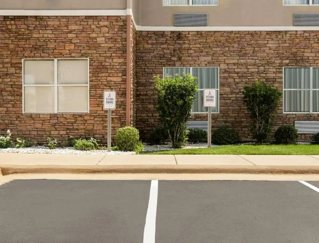 La Quinta Inn & Suites by Wyndham Montgomery hotel detail image 1