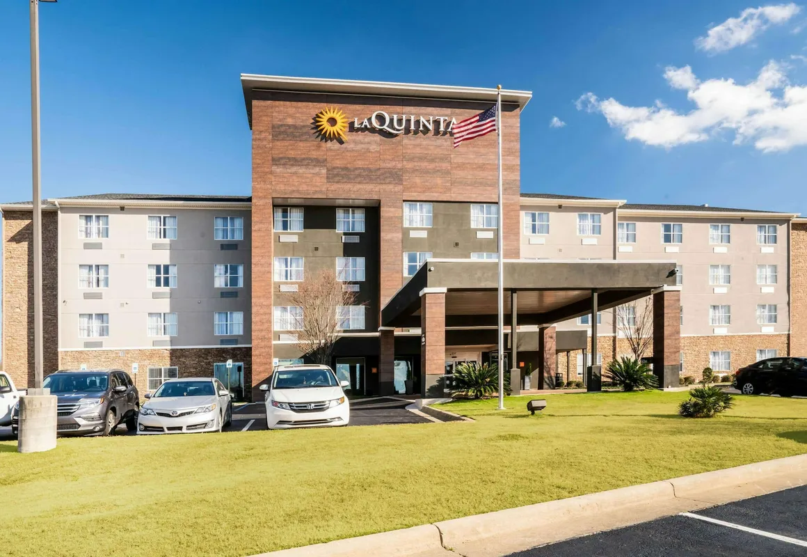 La Quinta Inn & Suites by Wyndham Montgomery hotel hero