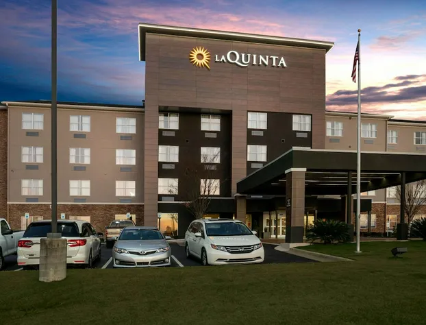 La Quinta Inn & Suites by Wyndham Montgomery hotel detail image 4