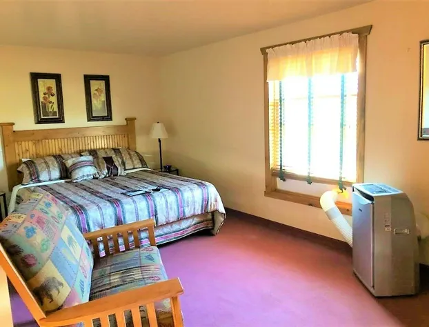 Elkhorn Mountain Inn hotel detail image 1