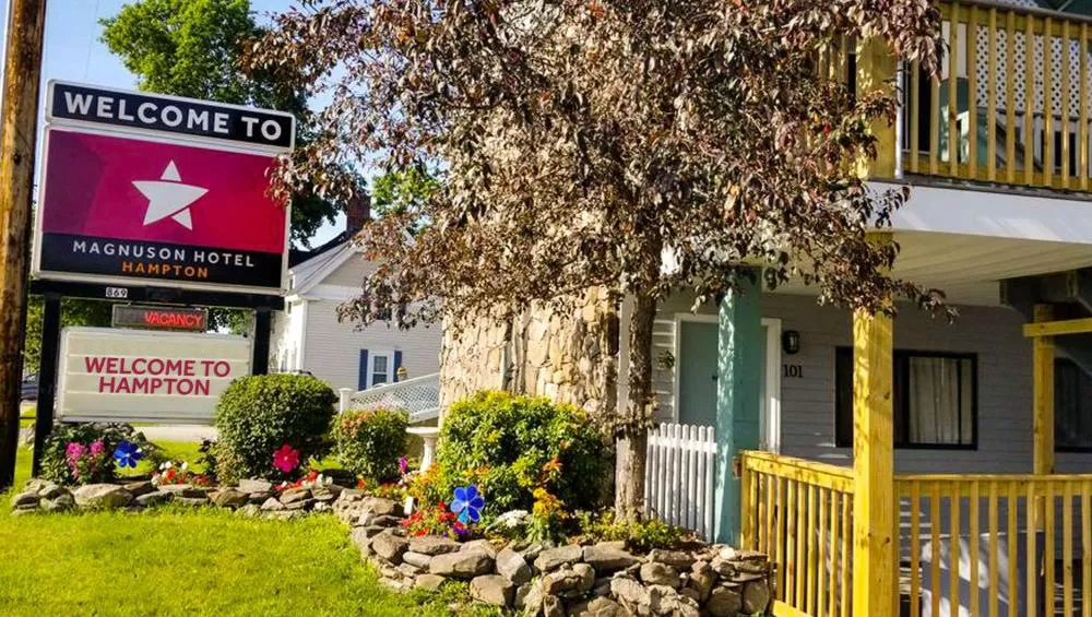 Hampton Motor Inn hotel hero