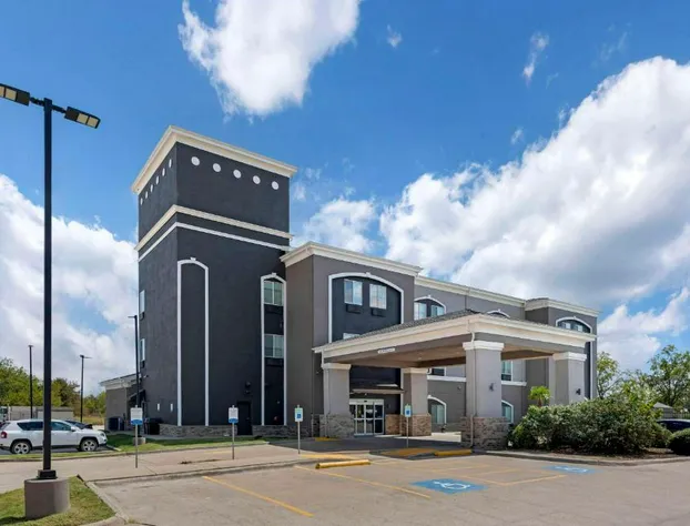 Quality Inn & Suites hotel detail image 1