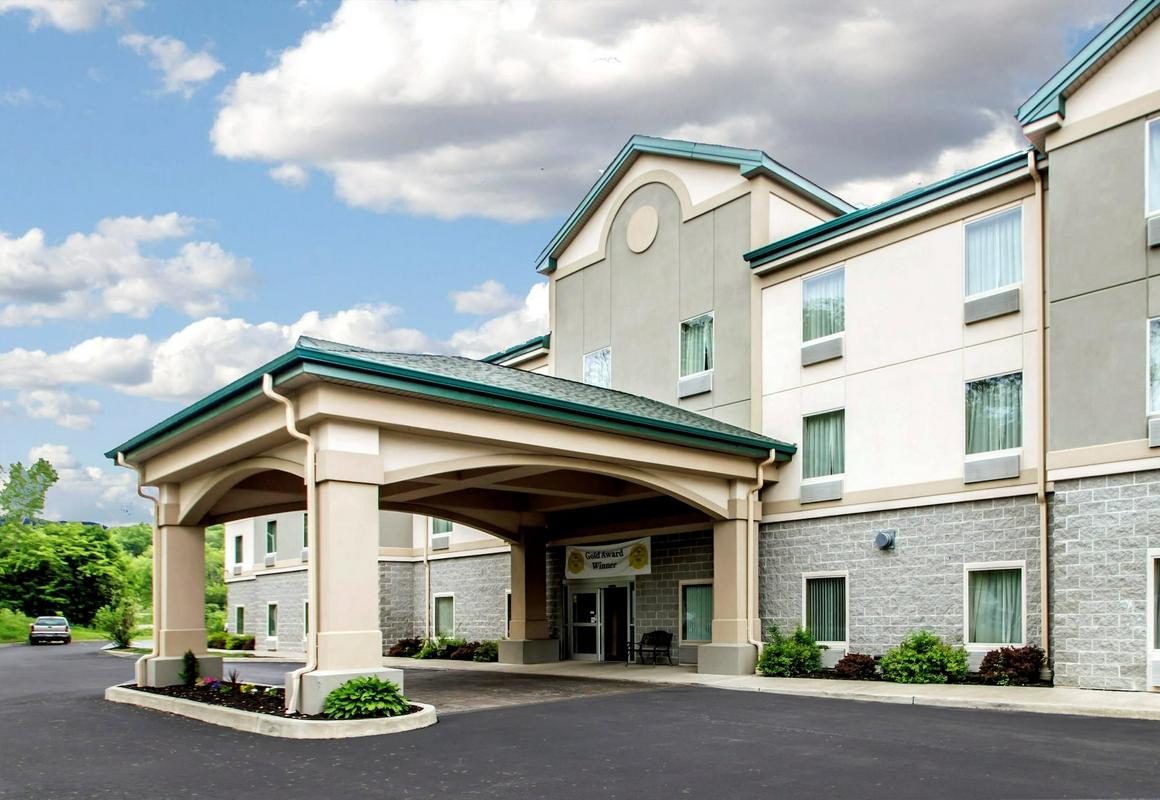 Quality Inn & Suites Fishkill South near I-84 hotel hero