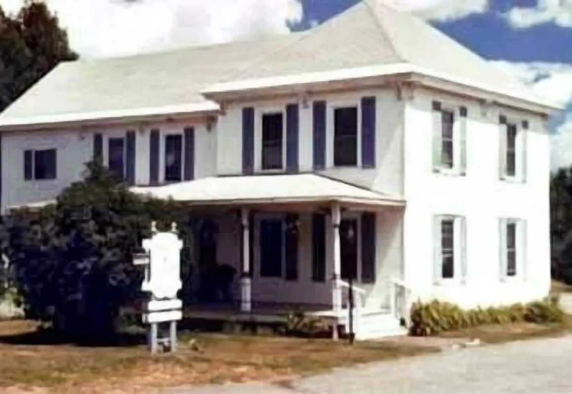 Spruce Lodge Bed & Breakfast & Guest Cottage hotel hero