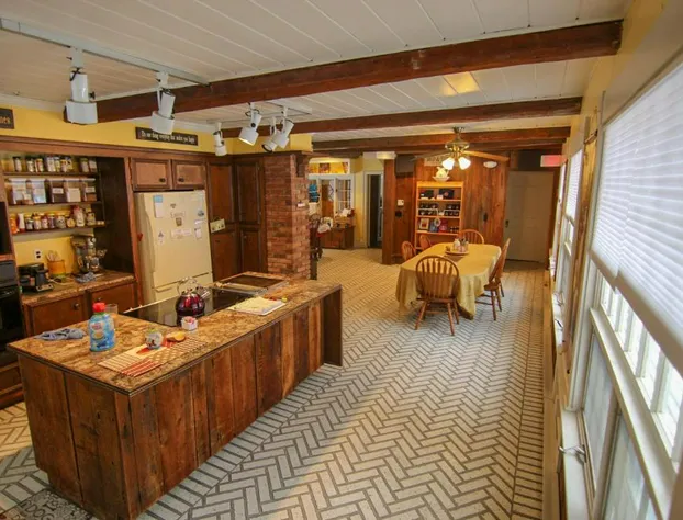 Admiral Peary Inn Bed & Breakfast hotel detail image 4