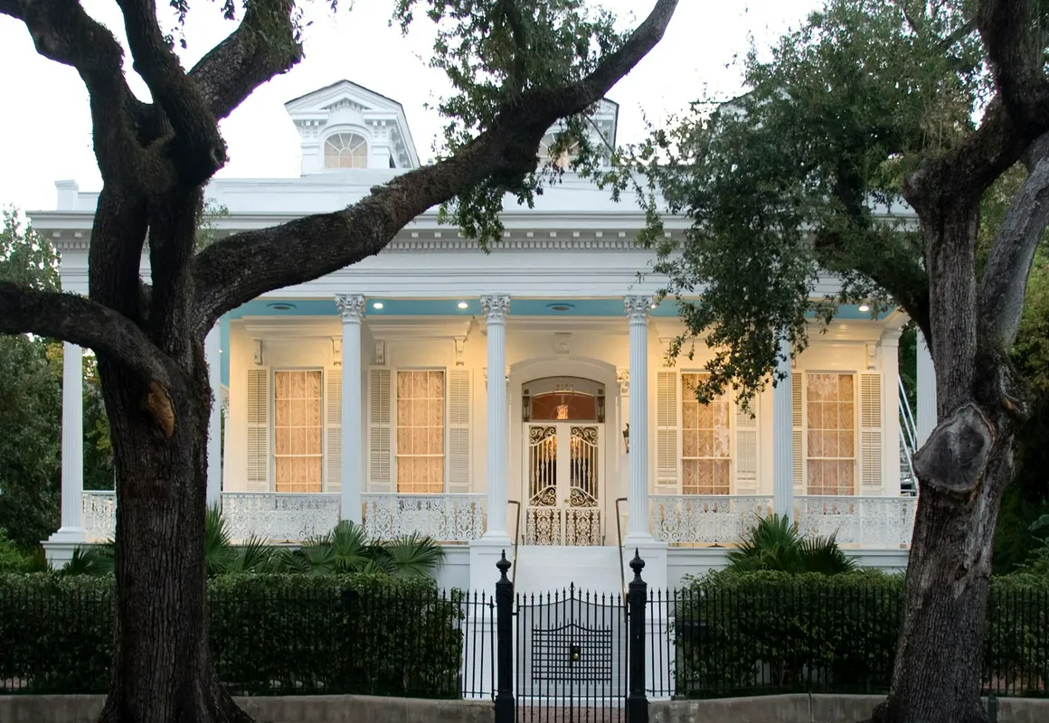 The Magnolia Mansion hotel hero