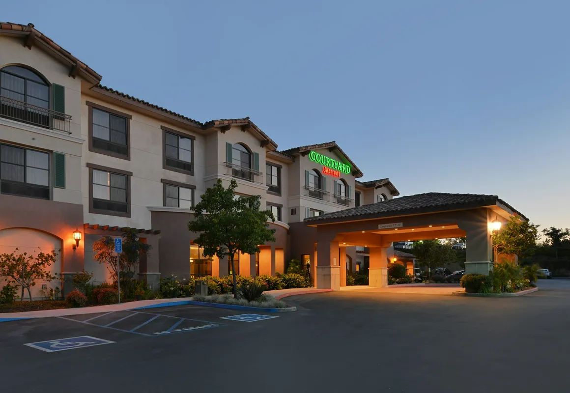 Courtyard Thousand Oaks Ventura County hotel hero