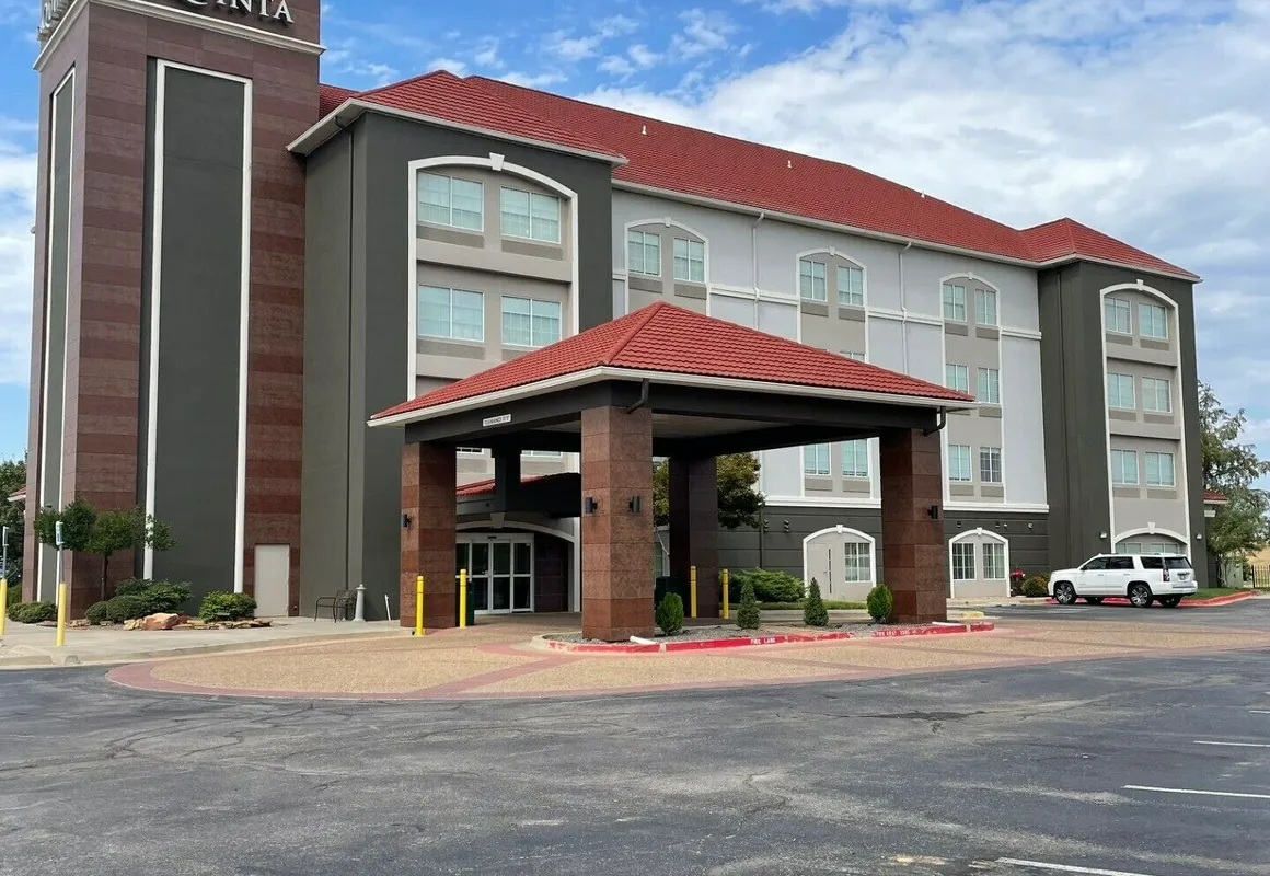 La Quinta Inn & Suites by Wyndham Oklahoma City - Moore hotel hero