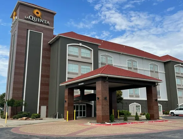 La Quinta Inn & Suites by Wyndham Oklahoma City - Moore hotel detail image 2