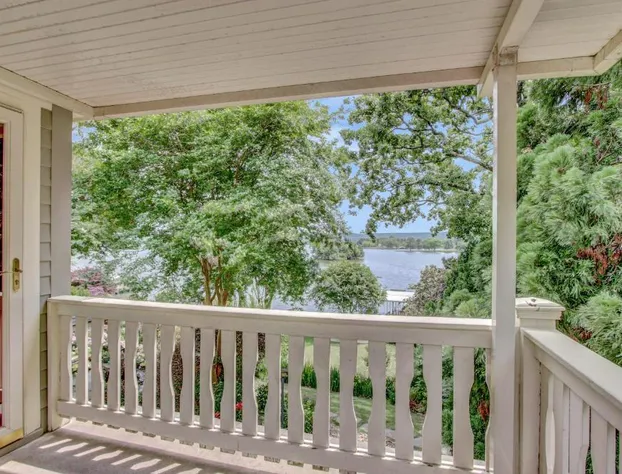 Lookout Point Lakeside Inn hotel detail image 1