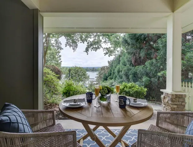 Lookout Point Lakeside Inn hotel detail image 4