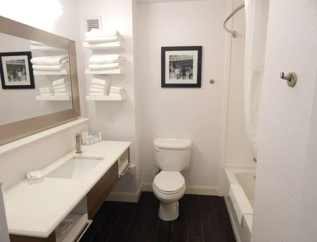 Hampton Inn Heath-Newark hotel detail image 4