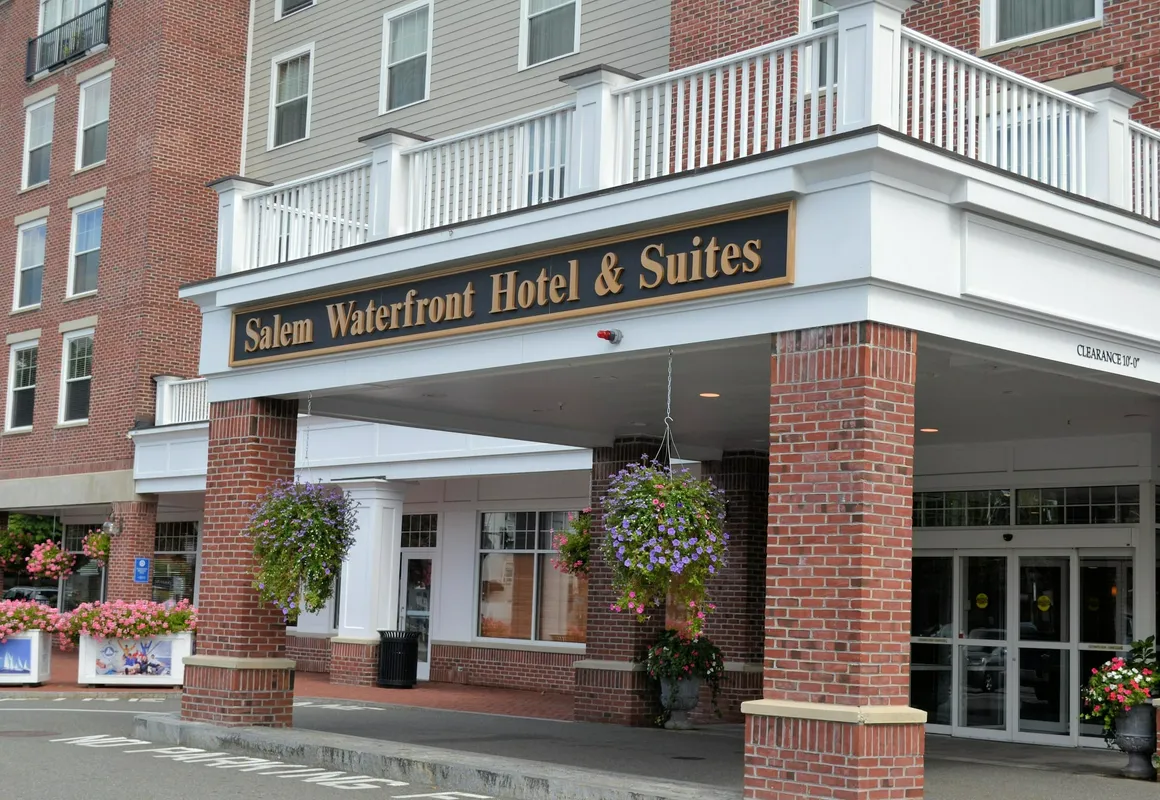 Salem Waterfront Hotel & Suites hotel hero