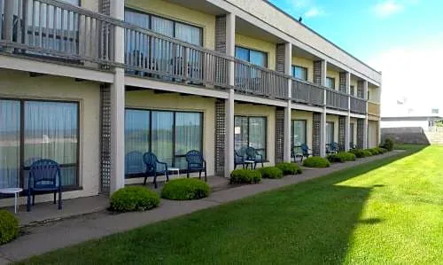 Surf & Sand Beach Motel hotel hero