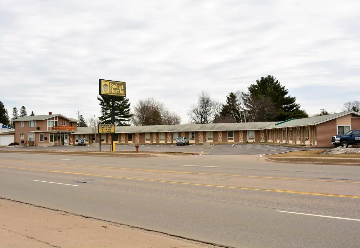Budget Host Inn Iron Mountain hotel hero