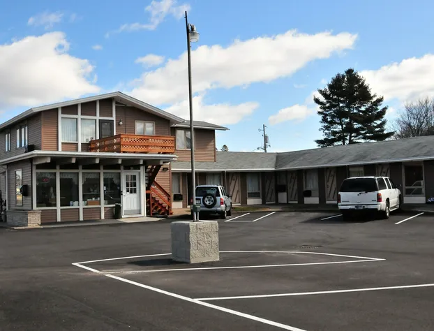 Budget Host Inn Iron Mountain hotel detail image 2