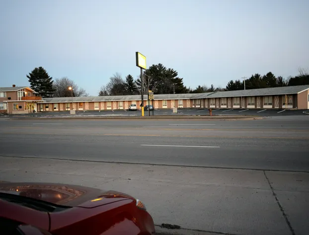 Budget Host Inn Iron Mountain hotel detail image 1