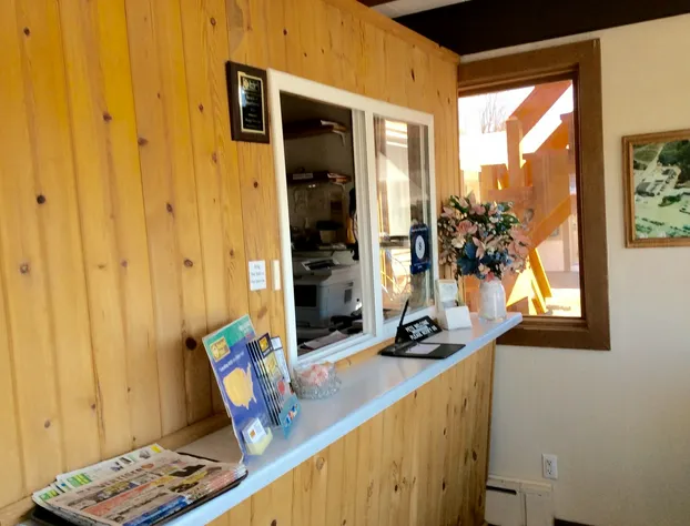 Budget Host Inn Iron Mountain hotel detail image 4