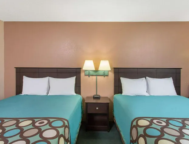 Super 8 by Wyndham Austin MN hotel detail image 2