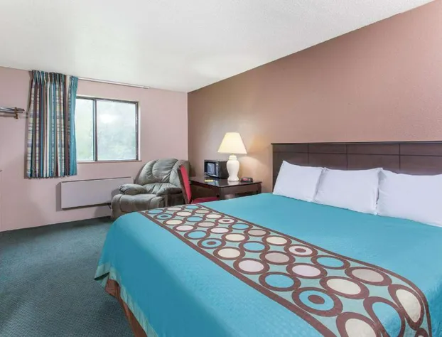 Super 8 by Wyndham Austin MN hotel detail image 3