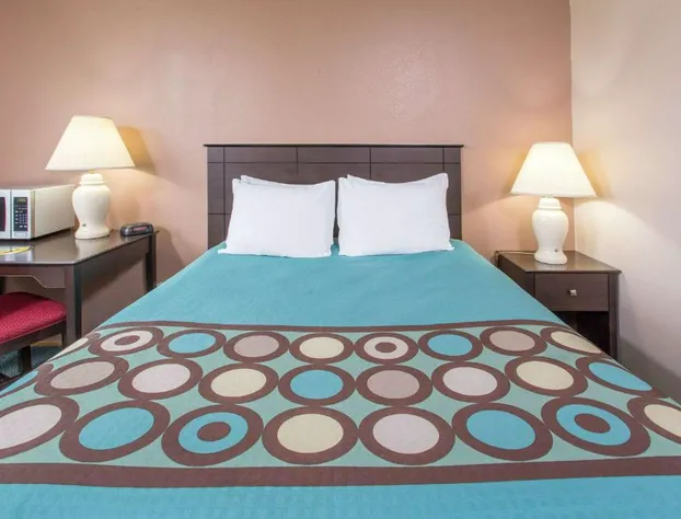 Super 8 by Wyndham Austin MN hotel detail image 4