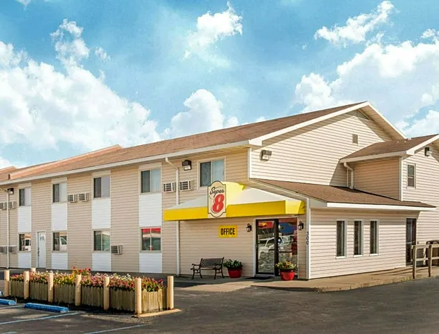 Super 8 by Wyndham Moberly MO hotel detail image 1